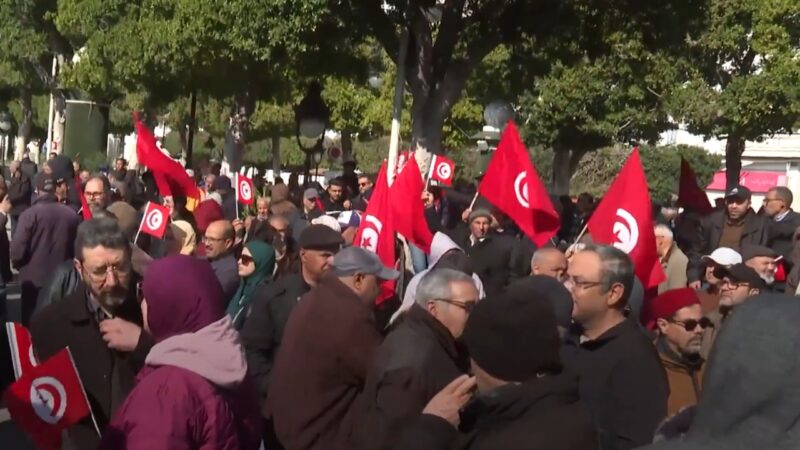 Read more about the article Tunisians Protest Government’s Media Crackdown, Chanting ‘Down with Dictatorship’